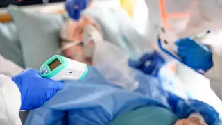 Трое больных COVID-19 находятся в тяжелом состоянии в Алматы