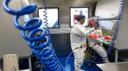 Первый пациент с COVID-19 работал в лаборатории в Ухане - СМИ