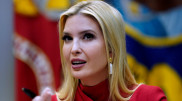 Семья Трампа нарушила карантин ради праздника - СМИ