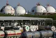 Цена нефти WTI снова упала ниже нуля