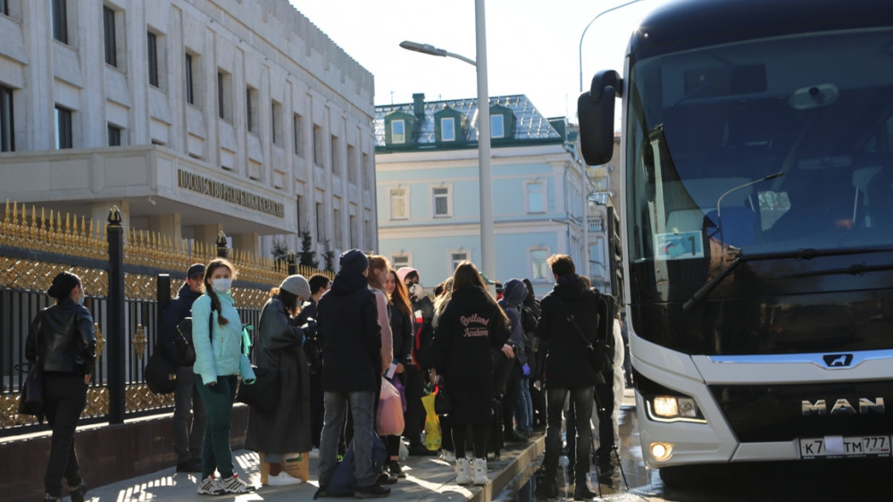 Казахстанские студенты возвращаются из Москвы на автобусах