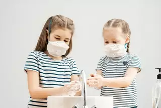 Дети заразны коронавирусом дольше взрослых - Роспотребнадзор