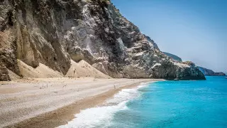 Для отдыха в Греции и Турции понадобится тест на коронавирус