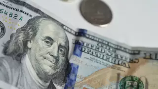 Назван официальный курс доллара на 24 апреля