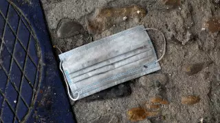 Использованные медицинские маски опасны - эксперты