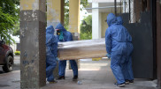 Число жертв коронавируса в мире перешло психологический порог