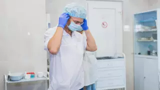 Четверо медработников заразились коронавирусом в Уральске