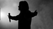 Первая версия песни "Твои шаги" Батырхана Шукенова опубликована в сети