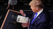 Трамп призвал штаты поторопиться с отменой карантина