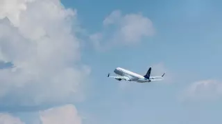 Условие для открытия внутренних и международных рейсов назвали в Минздраве