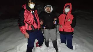 Двух туристов спасли на пике Кумбель