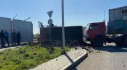 Грузовик опрокинулся в Нур-Султане