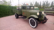 Грузовик с миной и торпедой установили на площади в Уральске