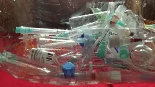 Свалку медотходов сняли на видео в Караганде