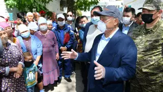 Умирзак Шукеев встретился с жителями подтопленных сел в Туркестанской области