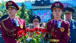 Генерал Сабит Тауланов поздравил ветеранов Казахстана с Днем Победы