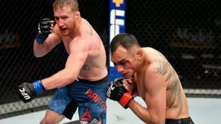 Джастин Гэтжи победил Тони Фергюсона на UFC 249