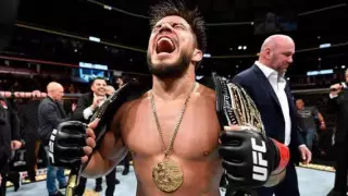 Чемпион UFC нокаутировал одного из сильнейших бойцов и завершил карьеру