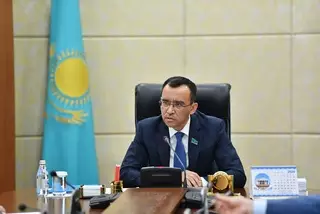 Ашимбаев провел первое заседание в Сенате и призвал пересмотреть план работы