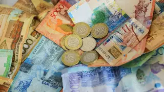 Казахстанцы возмутились из-за отказов во второй выплате 42 500 тенге