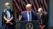 Трамп пообещал не зарабатывать на вакцине от коронавируса