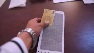 Мактааральцам начали выдавать карты с денежной компенсацией