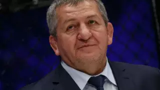 Отца Хабиба Нурмагомедова подключили к аппарату ИВЛ