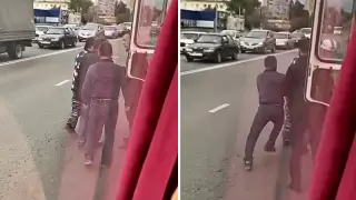 Конфликт водителей автобусов сняли на видео в Уральске