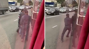 Конфликт водителей автобусов сняли на видео в Уральске