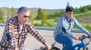 Президент Туркменистана с внуком покатался на велосипеде и проведал скакунов