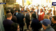 Арендаторы авторынка в Актобе требуют разрешить им работать