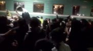Столпотворение на ж/д вокзале сняли на видео в Караганде