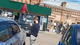 Пранкер ради хайпа разбил стекло машины в Петропавловске