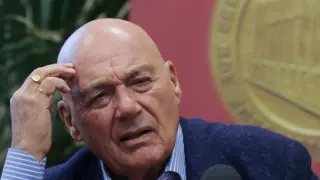 Познер опубликовал переписку с Михалковым после обвинений во лжи