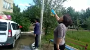 Необычным способом поздравили выпускников школы в Уральске
