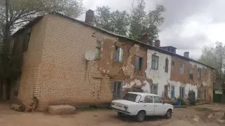 "Сапарбаев жыл бұрын уәде еткен". Ақтөбе облысында 8 отбасы далада қалудан қорқып отыр