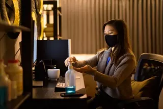 В Казахстане изменили правила для контактных с больными коронавирусом