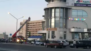 Спасатели Актау сняли с крыши торгового центра мужчину