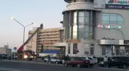 Спасатели Актау сняли с крыши торгового центра мужчину