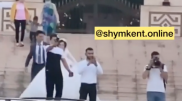 Молодожены из Шымкента устроили фотосессию во время карантина