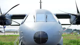 Пилотов, посадивших военный самолет на брюхо в Жетыгене, наградили