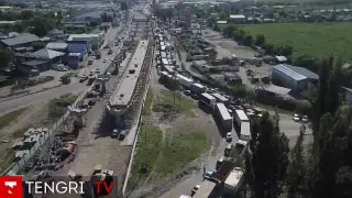 Гигантскую пробку на "Алтын Орде" сняли на видео с высоты