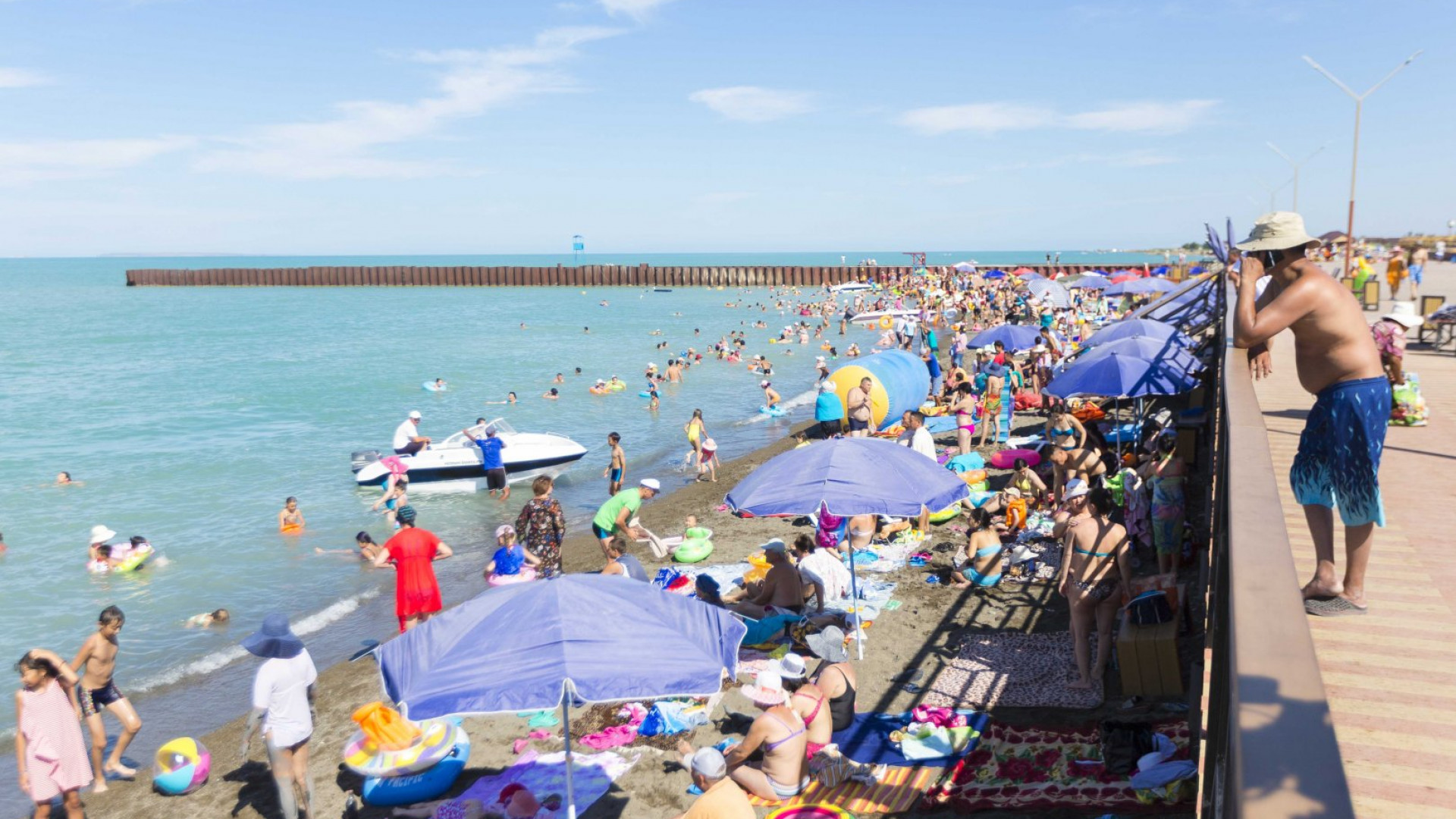 Алаколь озеро. Алматы озеро алаколь. Песок алаколя. Алматы озеро алаколь. Озеро алаколь казахстан алаколь.