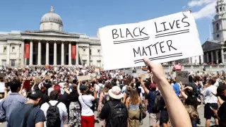 Массовые протесты из-за убийства темнокожего американца перекинулись в Европу