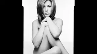 Дженнифер Энистон продает обнаженное фото для борьбы с COVID-19