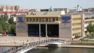 "Женщин бить нужно". Профессор ЕНУ уволен после сексистских комментариев