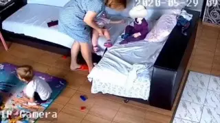 Воспитательница детсада задушила кричавшего ребенка подушкой