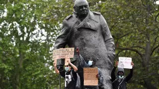 Погромы и поваленные статуи: антирасистские протесты охватили весь мир