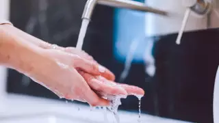 В элитном районе Алматы на ночь отключат холодную воду