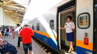 В Казахстане разрешили пускать провожающих на вокзалы